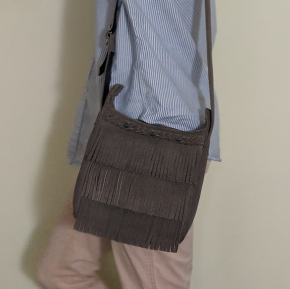 ❗SOLD❗Minnetonka Grey Suede Fringe Crossbody Bag - Picture 5 of 8